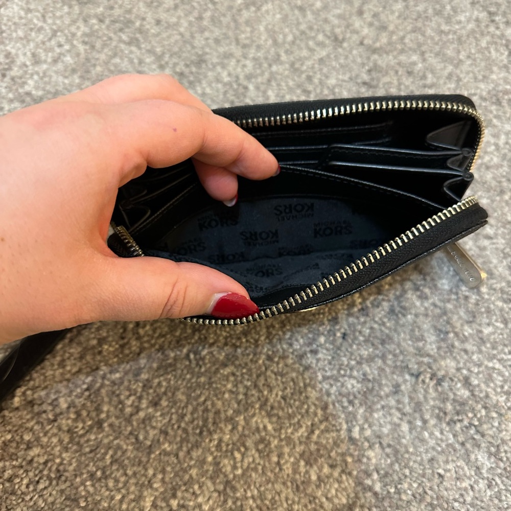 Michael Kors Wallet - Picture 5 of 7